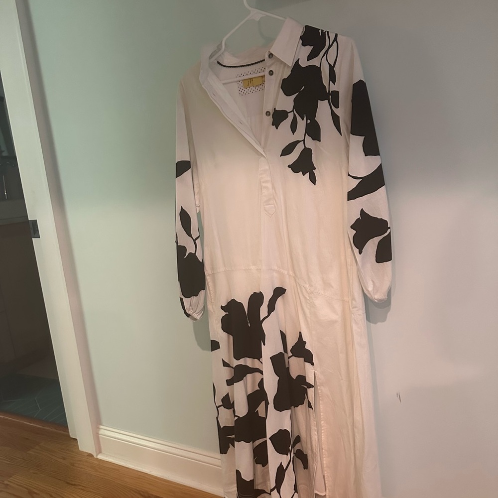 Elegant Black and White Maxi Dress